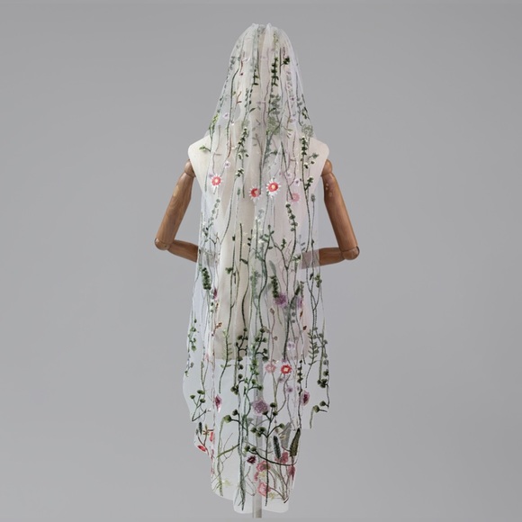 Wildflower Embroidered Veil - 63inches in Length - Picture 4 of 14